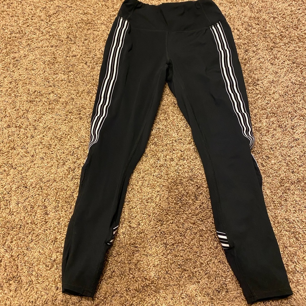 Active life legging in black. Capri - 7/8 style in size small.